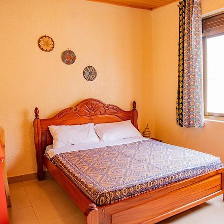 Хостел Kigali Castle Экстерьер фото