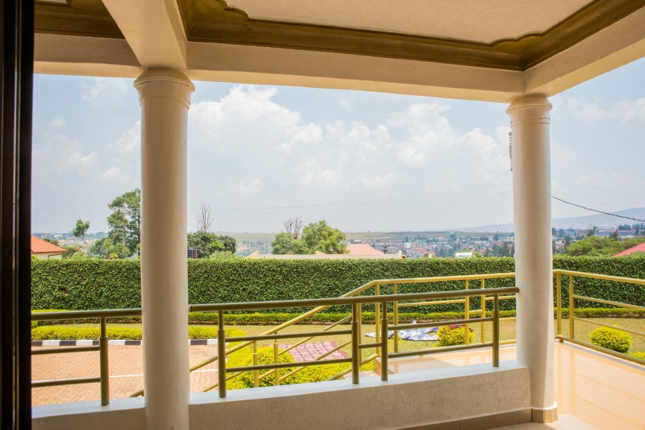Хостел Kigali Castle Экстерьер фото
