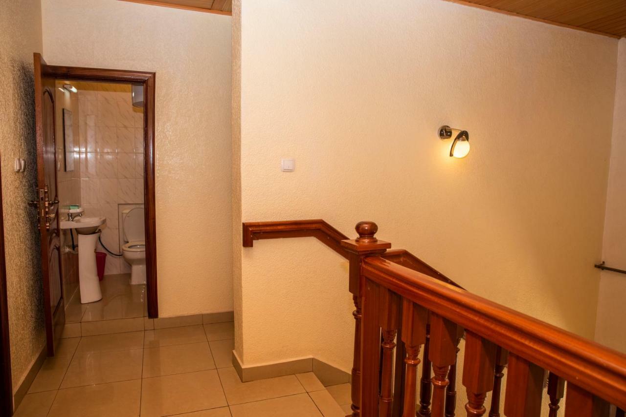 Хостел Kigali Castle Экстерьер фото