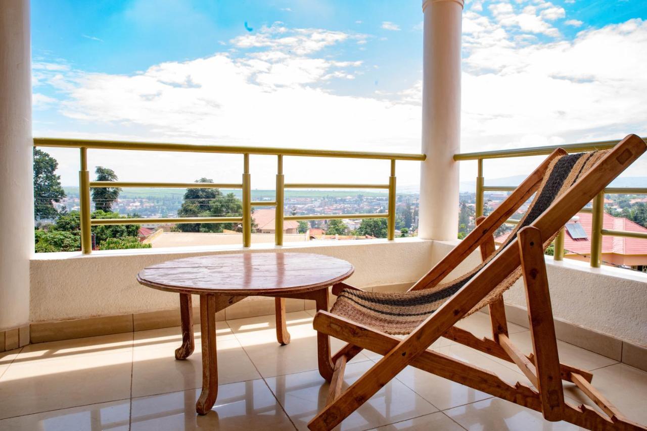 Хостел Kigali Castle Экстерьер фото